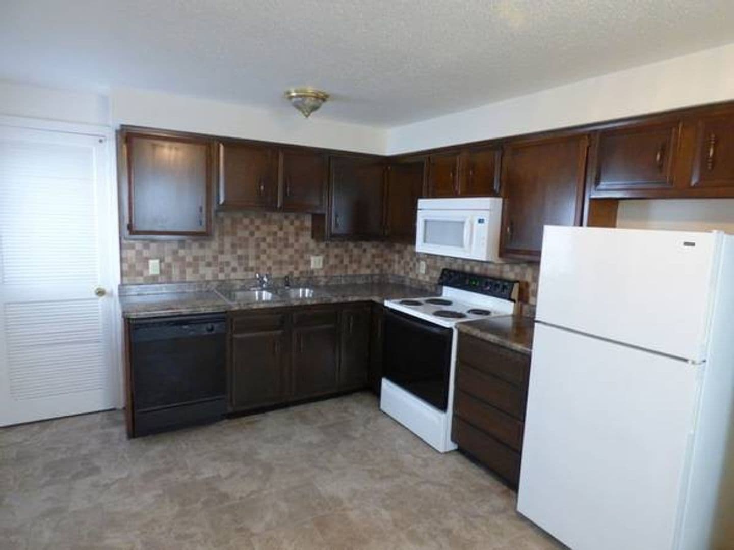 Fort Wayne House: 5527 Hoagland