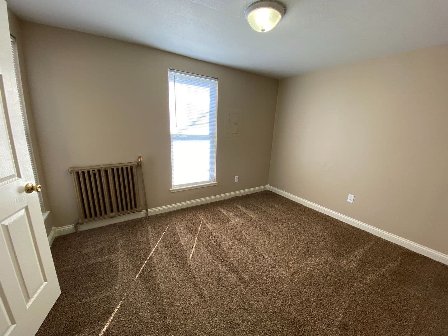 Fort Wayne Apartment: 236 E. Dewald St.