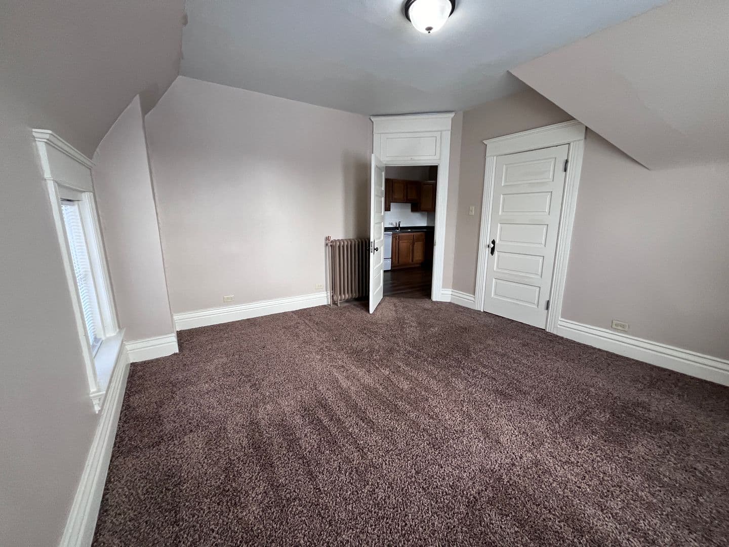 Fort Wayne Apartment: 114 W. Creighton Ave.
