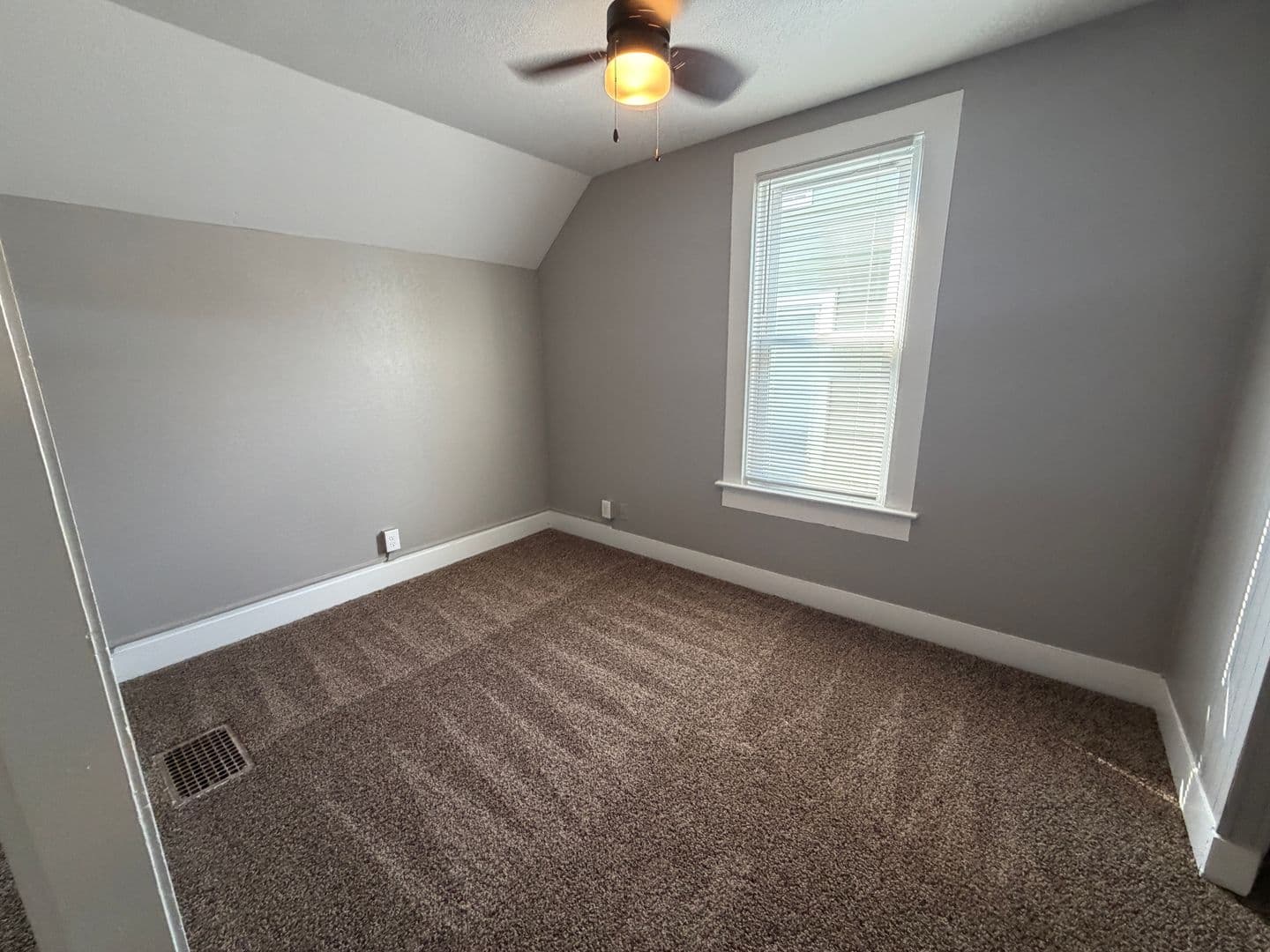 Fort Wayne Apartment: 2131 N Wells Street