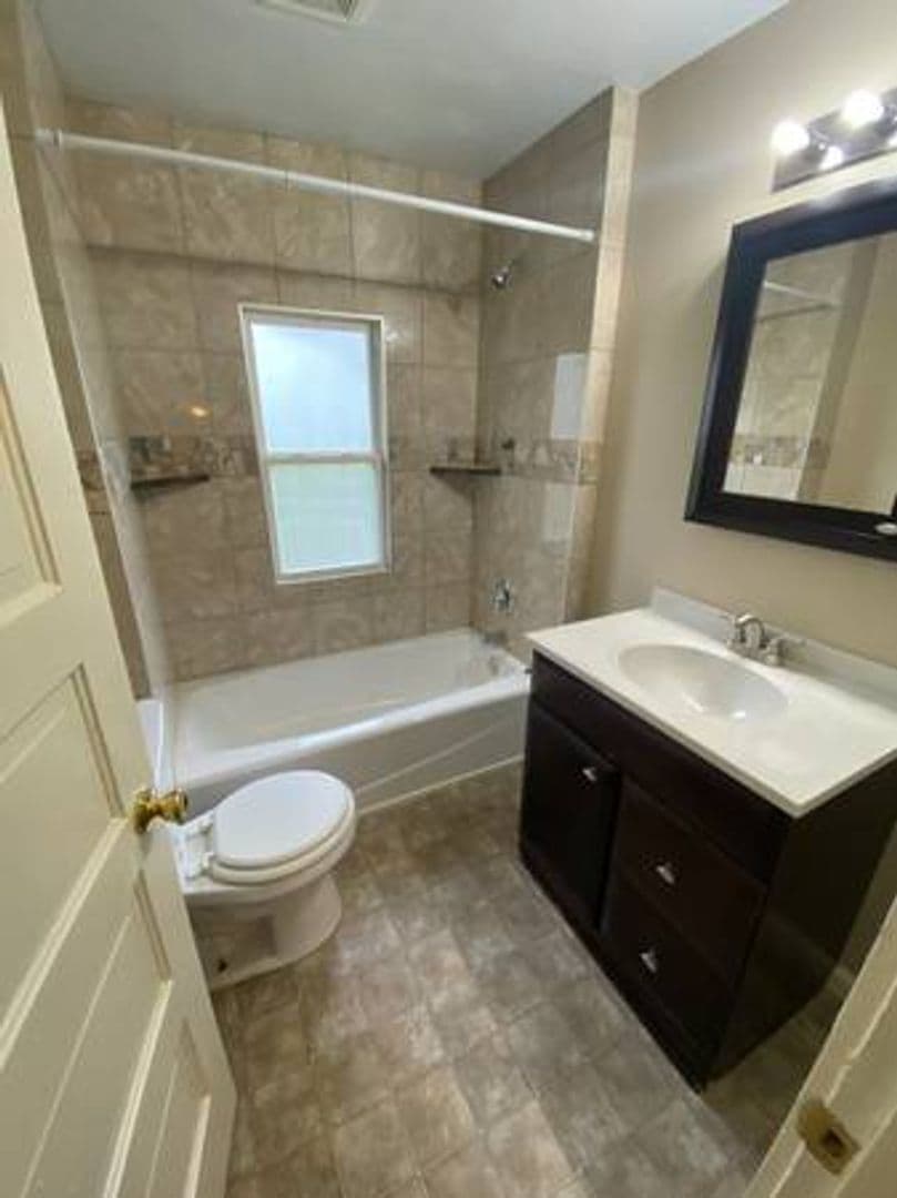 Fort Wayne House: 902 Nuttman Ave
