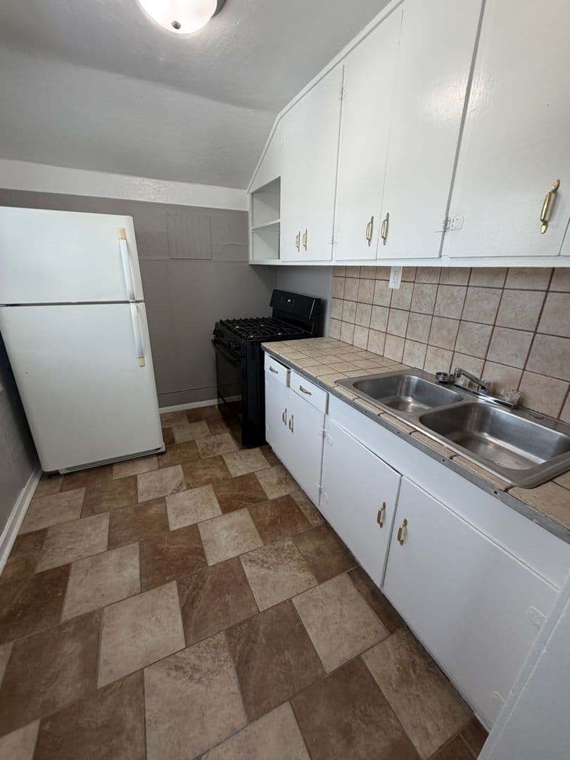 Fort Wayne Apartment: 2131 N Wells Street