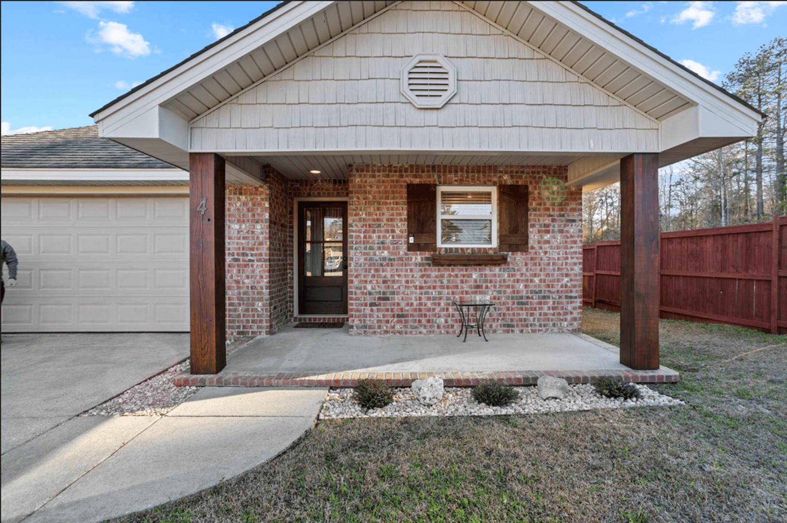 Hattiesburg House: 4 Crown's Pt