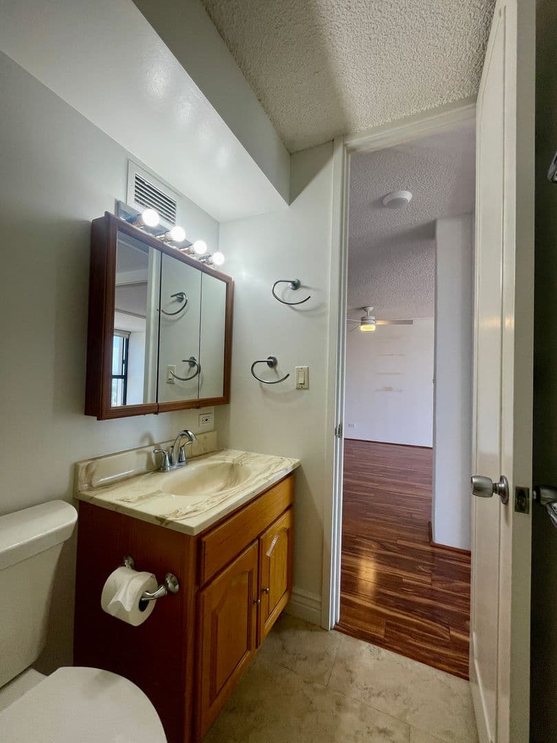 Honolulu Condo: 4300 Waialae Ave, apt #2502