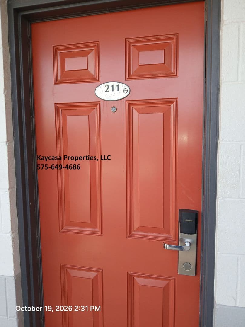 Las Cruces Apartment: 755 N Valley Dr