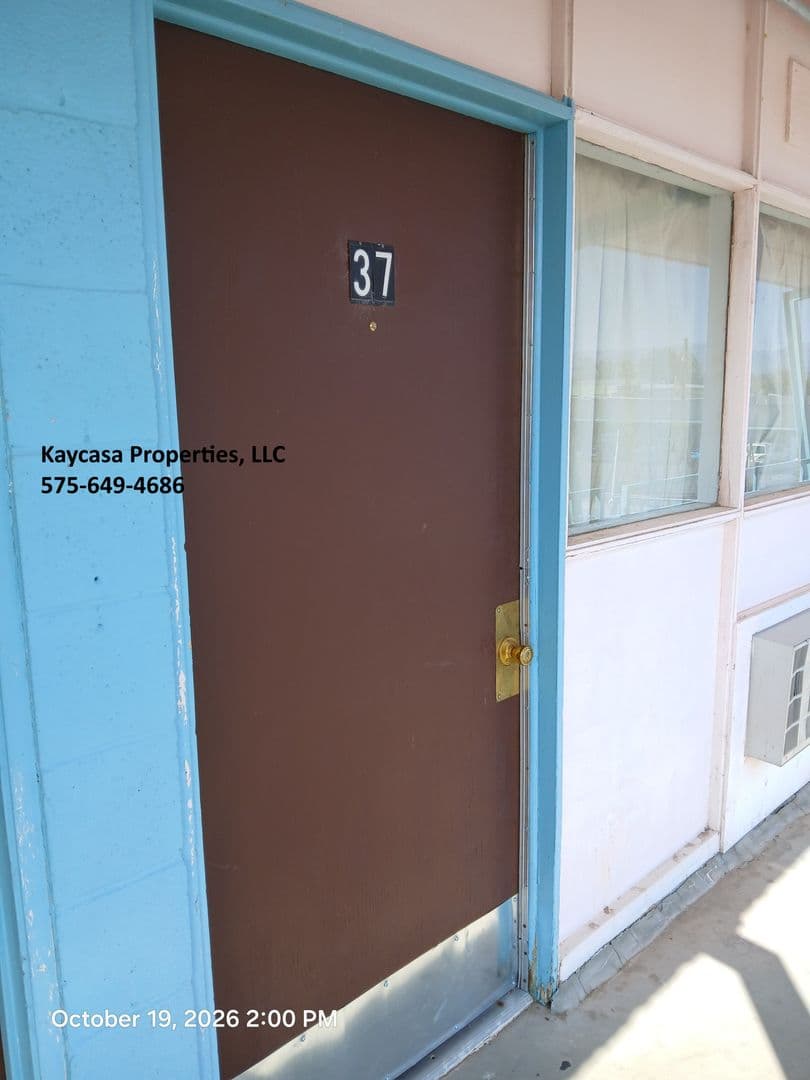 Las Cruces Apartment: 2255 W Picacho