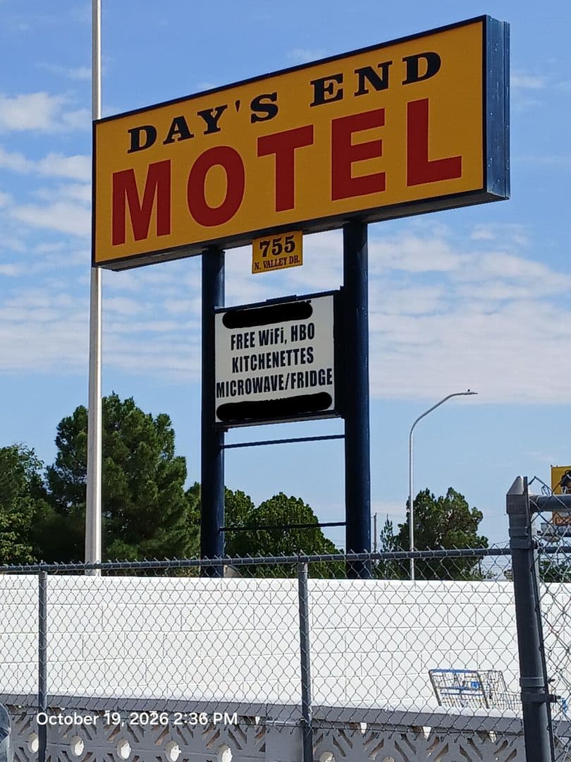 Las Cruces Apartment: 755 N Valley Dr