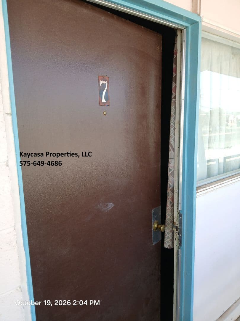Las Cruces Apartment: 2255 W Picacho