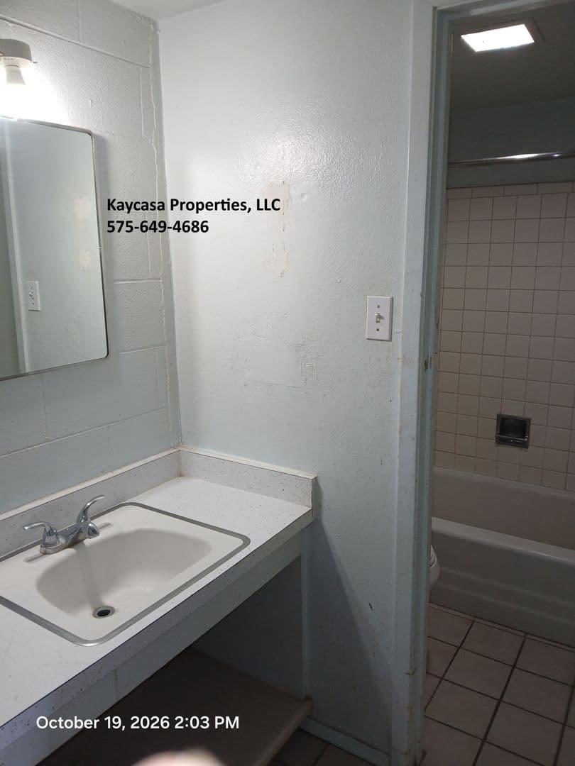 Las Cruces Apartment: 2255 W Picacho
