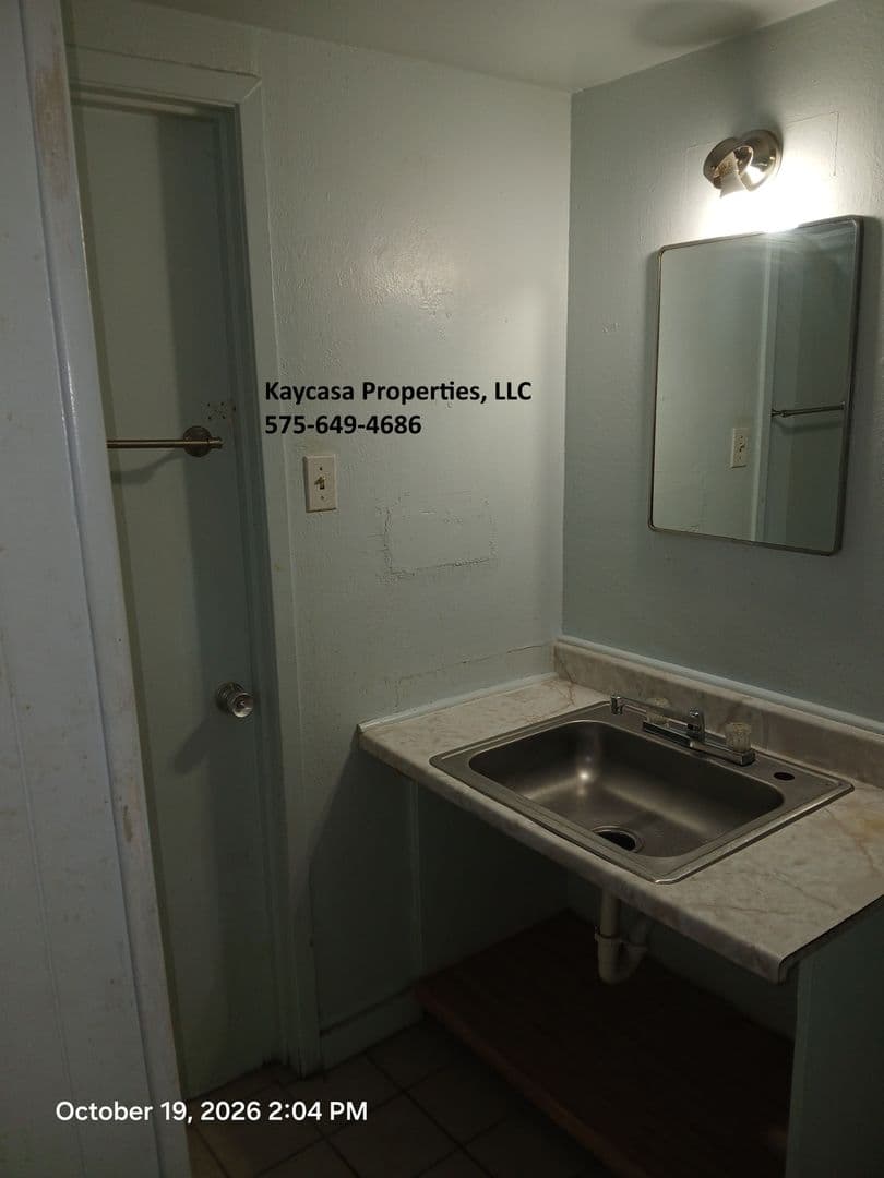 Las Cruces Apartment: 2255 W Picacho