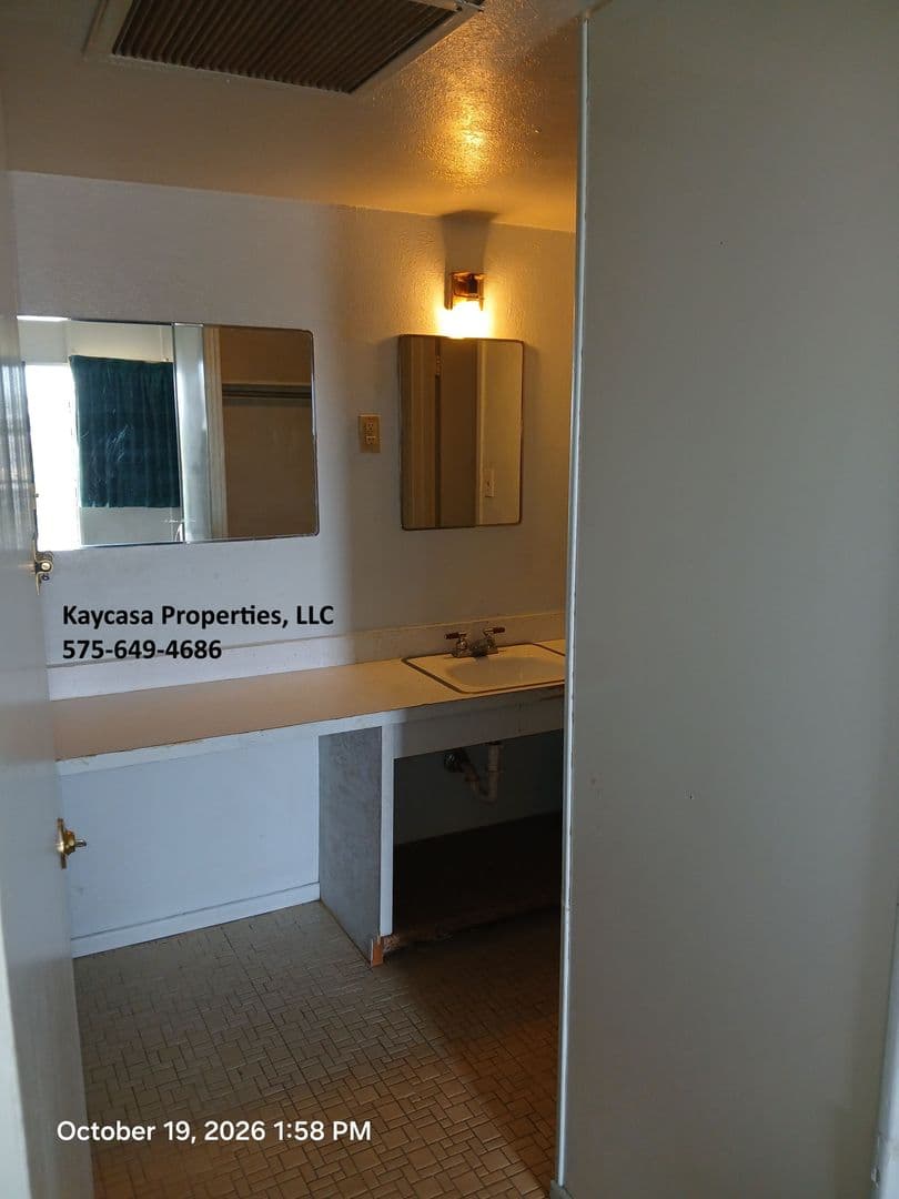 Las Cruces Apartment: 2255 W Picacho