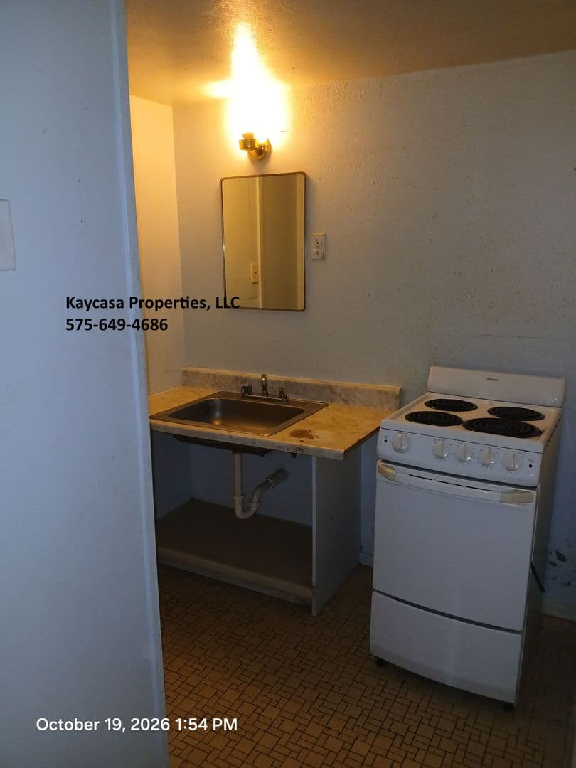 Las Cruces Apartment: 2255 W Picacho