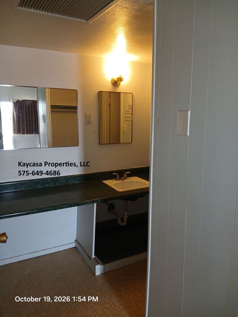 Las Cruces Apartment: 2255 W Picacho