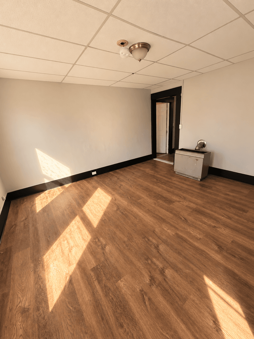 Manchester Apartment: 242 East High st