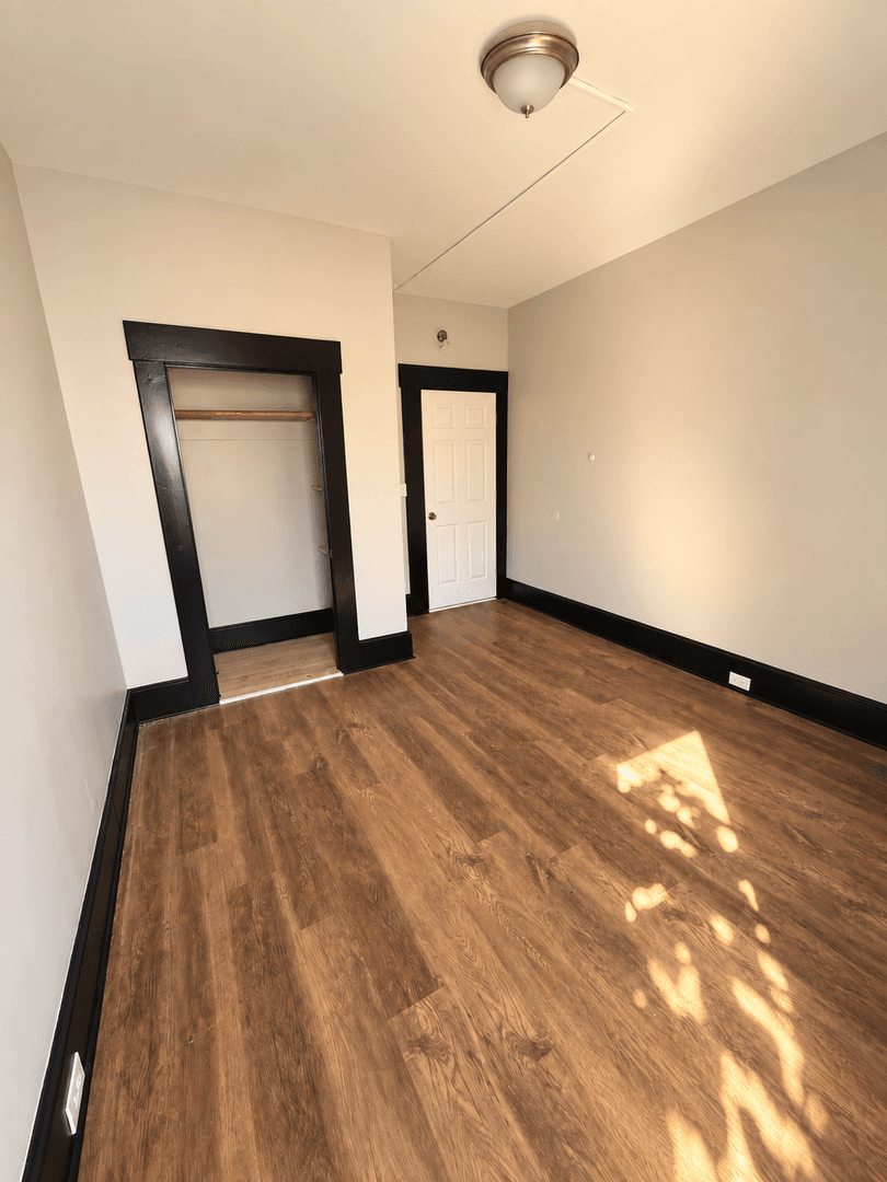 Manchester Apartment: 242 East High st