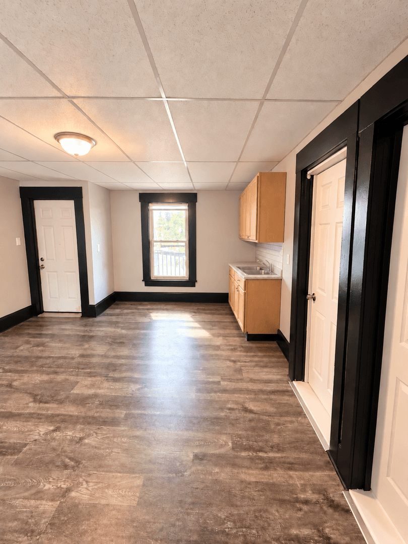 Manchester Apartment: 242 East High st
