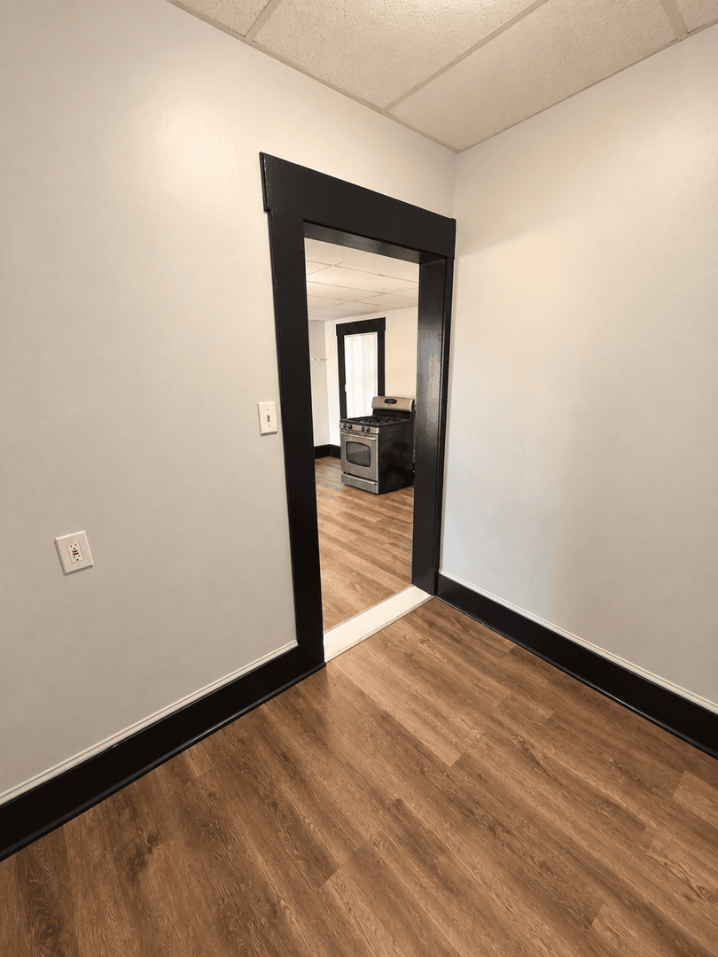 Manchester Apartment: 242 East High st