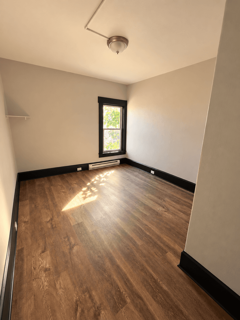Manchester Apartment: 242 East High st