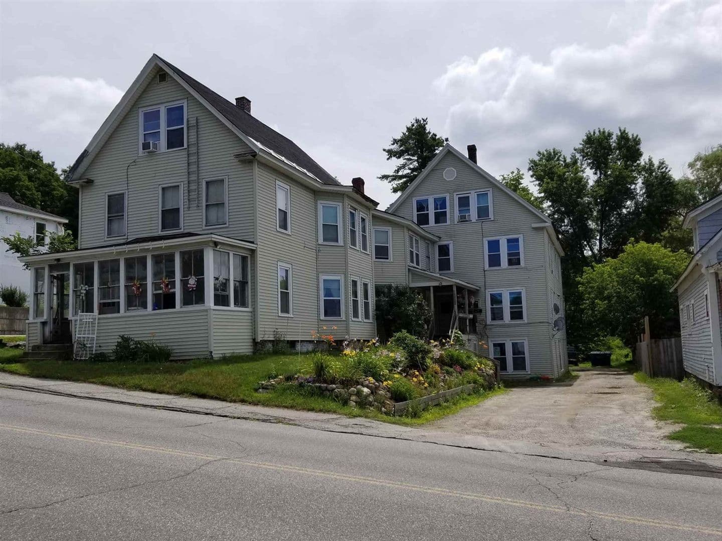Newport Apartment: 37 Maple Street