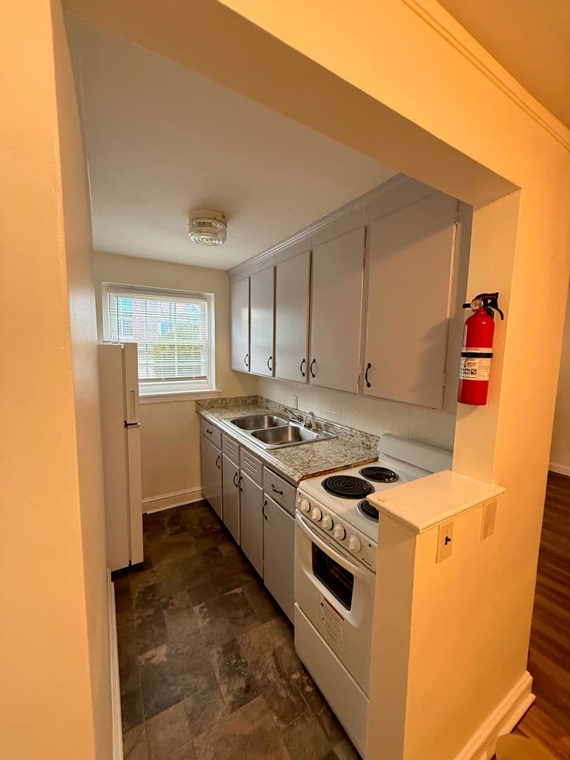 Somersworth Apartment: 46 main st