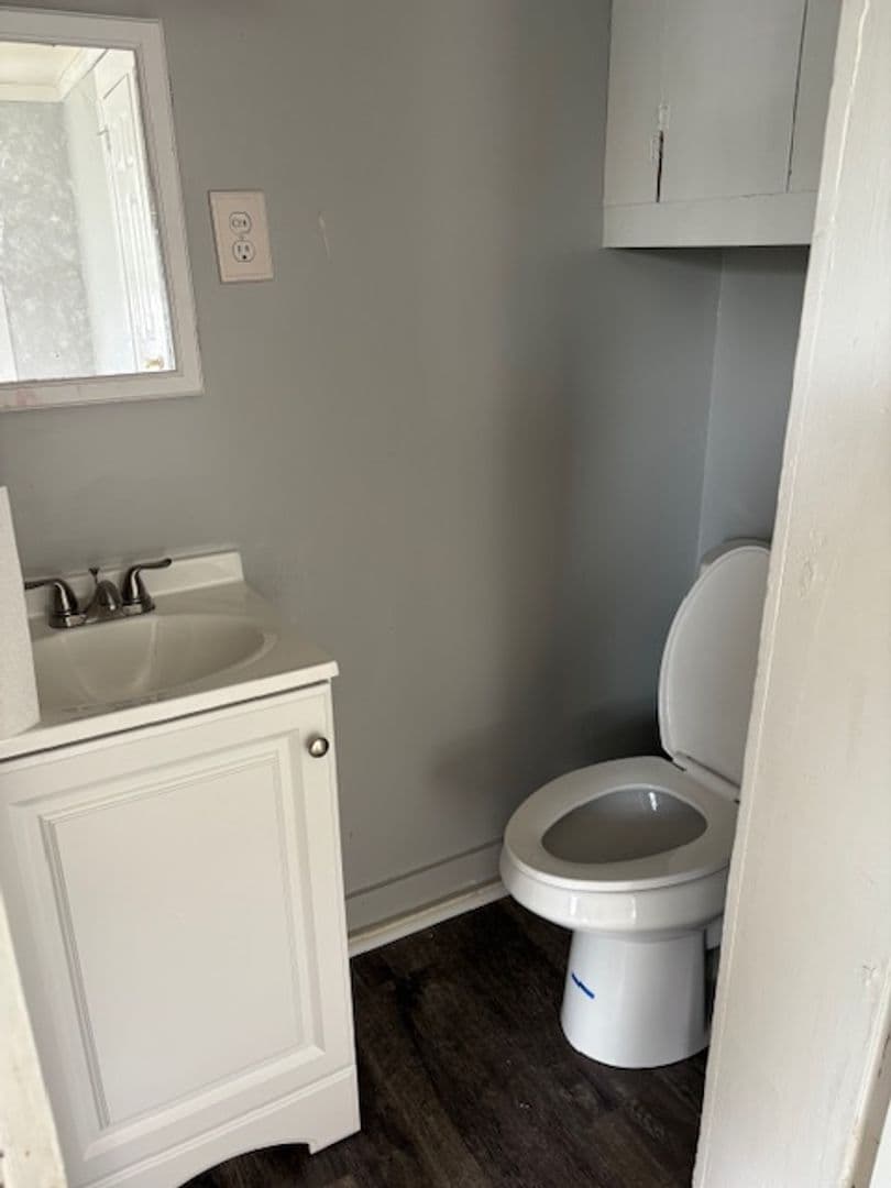 Newport Apartment: 37 Maple Street