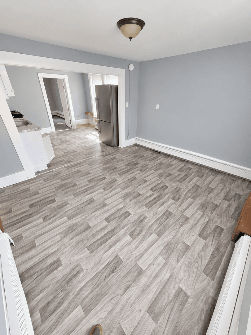 Newport Apartment: 37 Maple Street