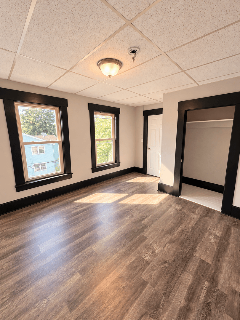 Manchester Apartment: 242 East High st