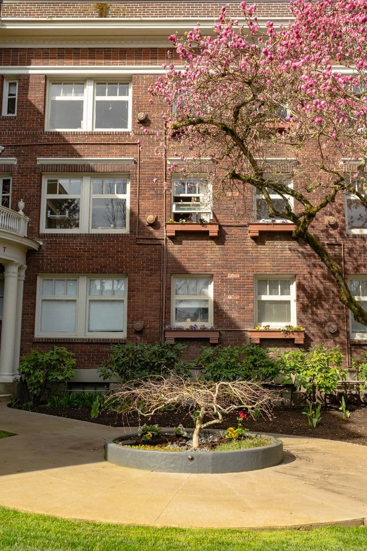 Portland Apartment: 2170 NE Hancock St