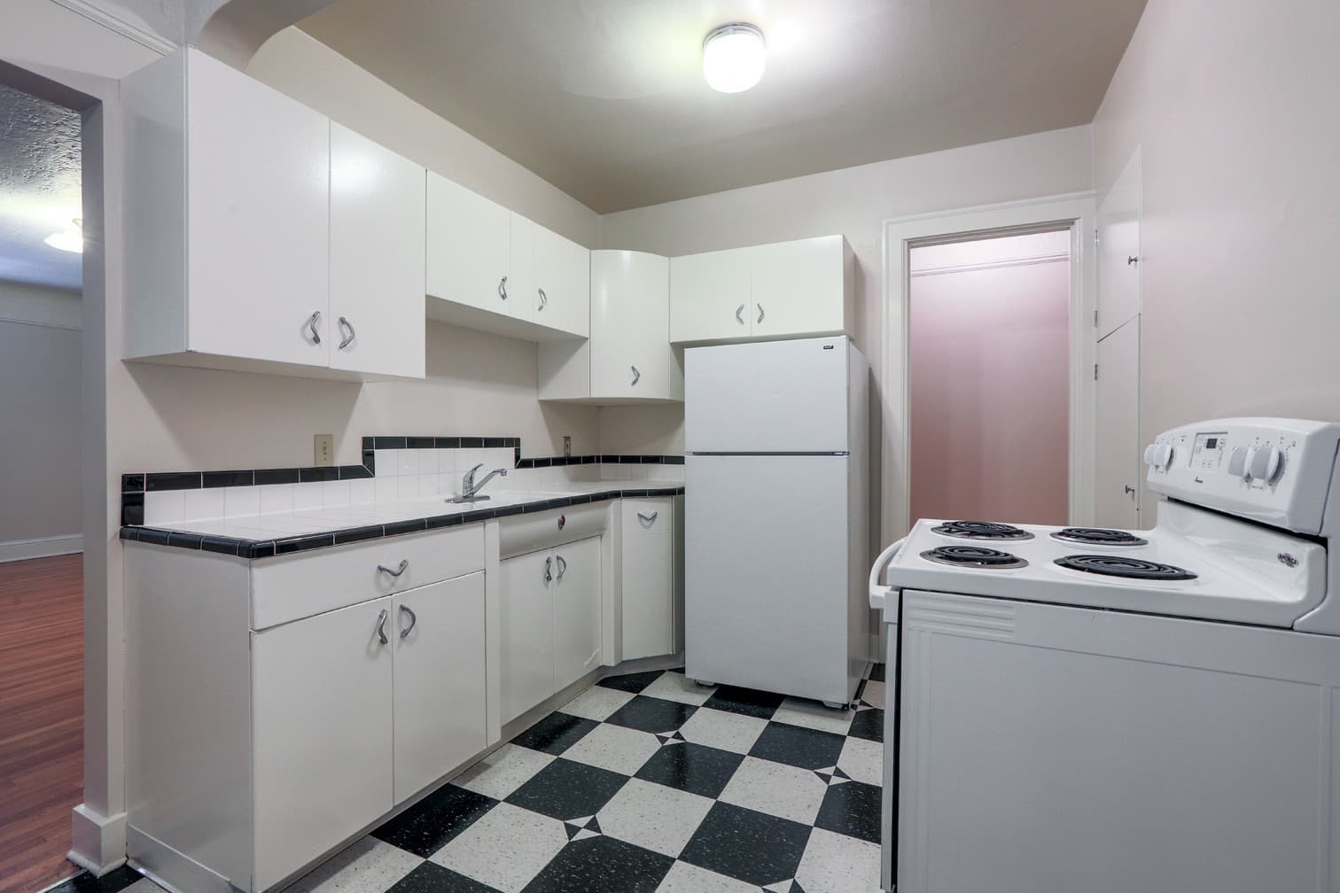 Portland Apartment: 707 NW 19th Ave