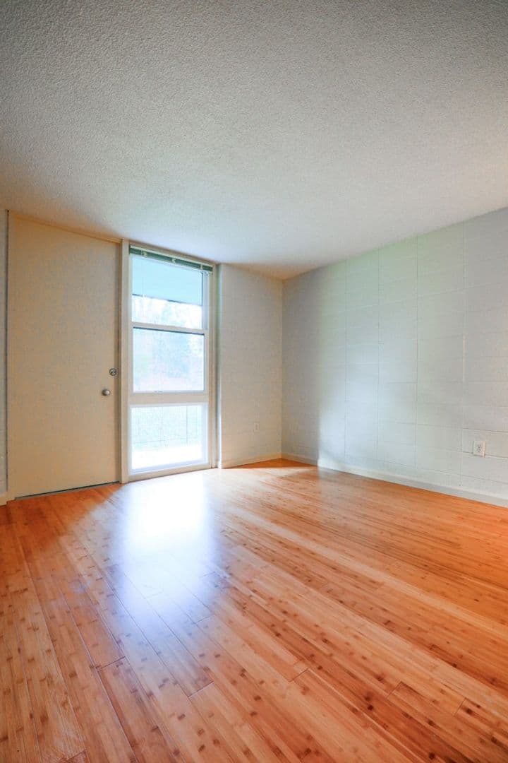 Portland Apartment: 1905 NW 29th Ave