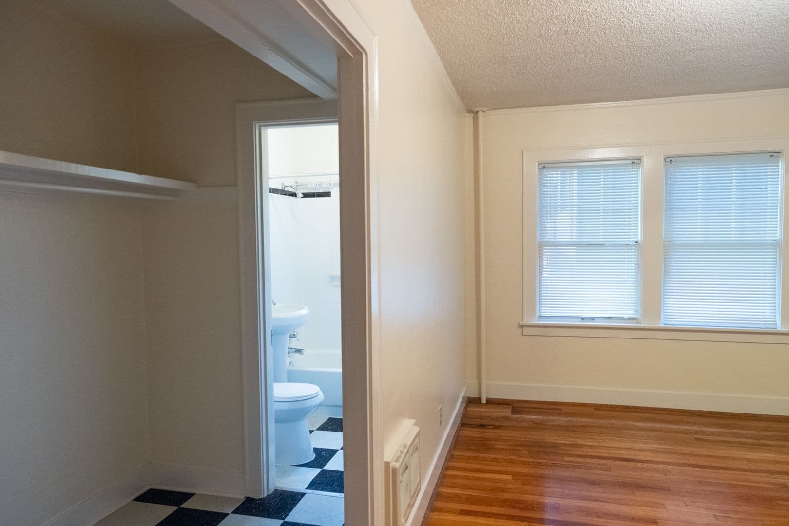 Portland Apartment: 1430 SE 14th Ave