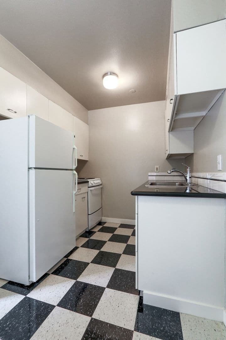 Portland Apartment: 2199 NW Everett St