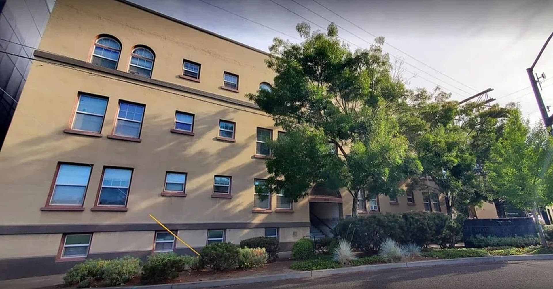 Portland Apartment: 4929 SE Hawthorne Blvd.