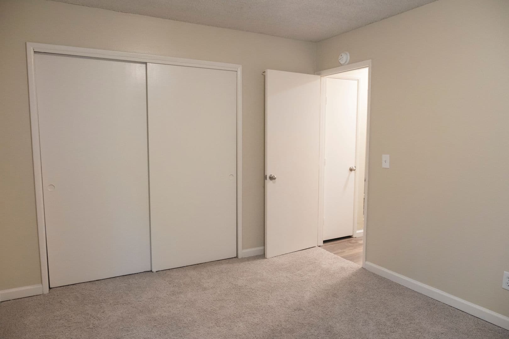 Portland Apartment: 1827 NE Schuyler