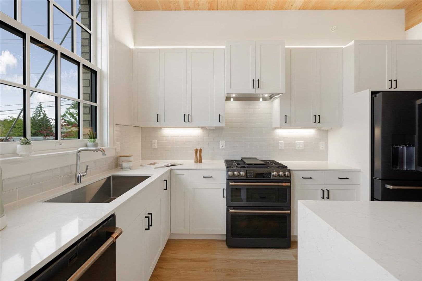 Portland Apartment: 2915A-2989B NW Wilson St.