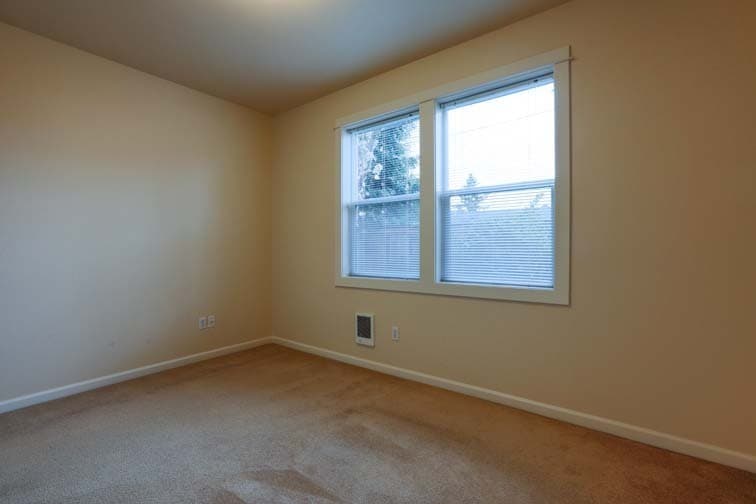 Portland Apartment: 4405 NE Hoyt St