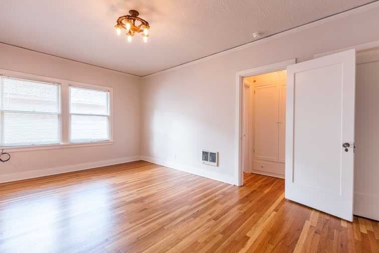 Portland Apartment: 2503 NW Raleigh St