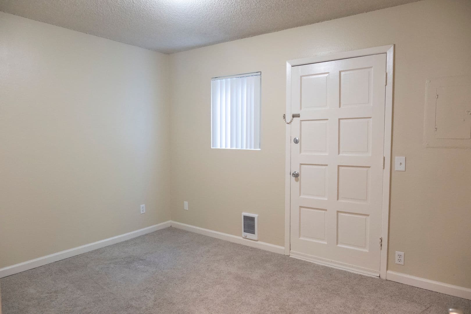 Portland Apartment: 1827 NE Schuyler