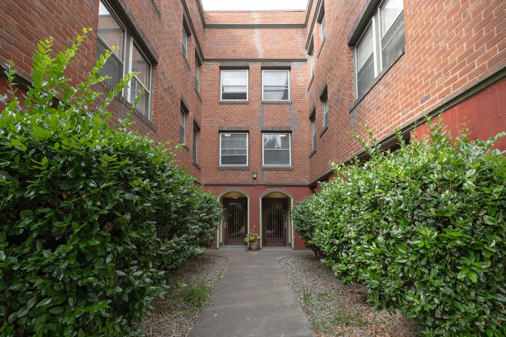 Portland Apartment: 6109 SE Belmont St.