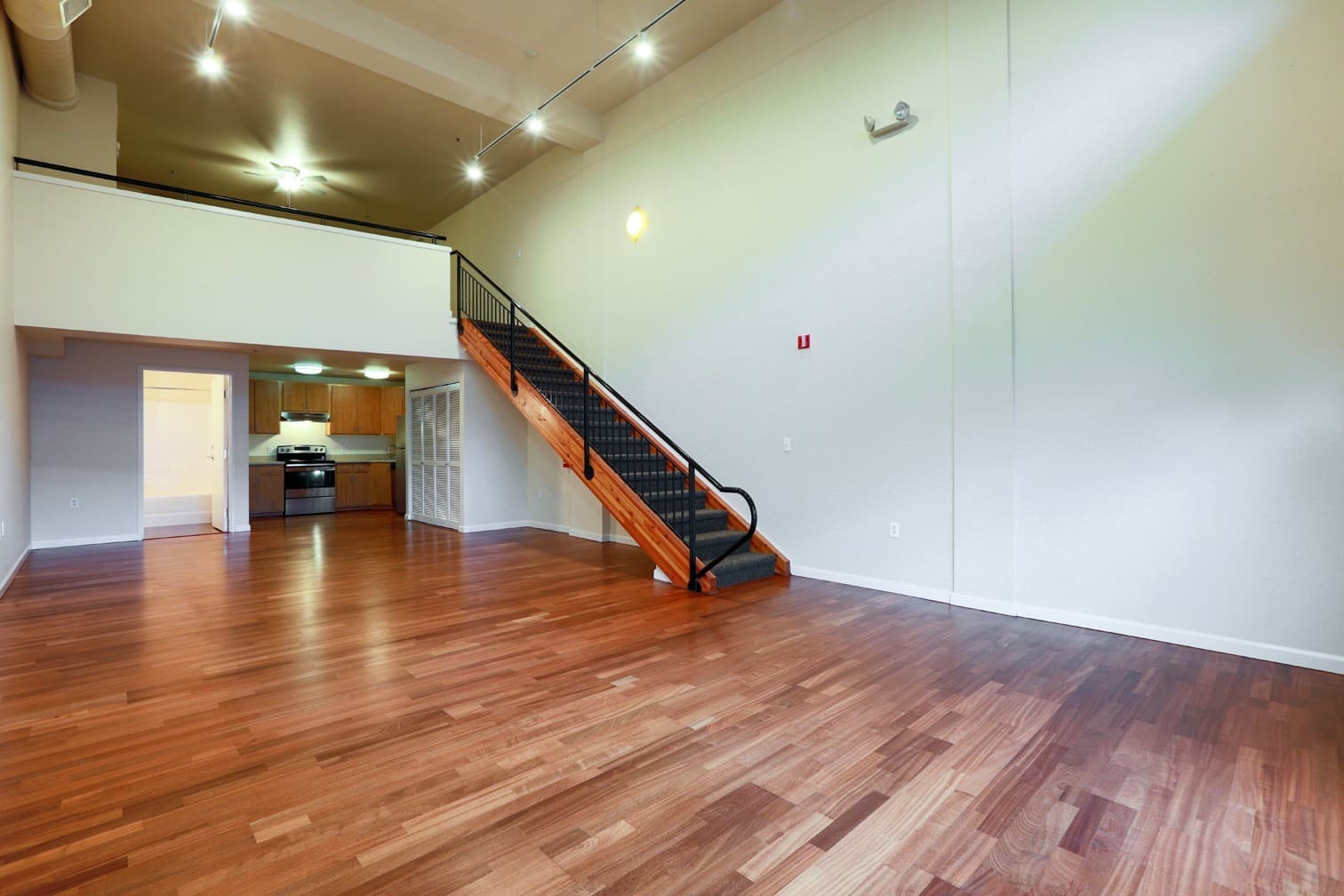 Portland Apartment: 210 NW 20th Ave