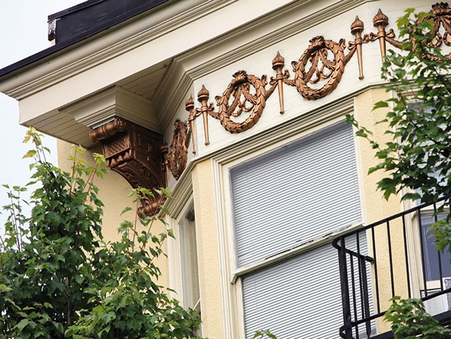 Portland Apartment: 819 NW 23rd Ave