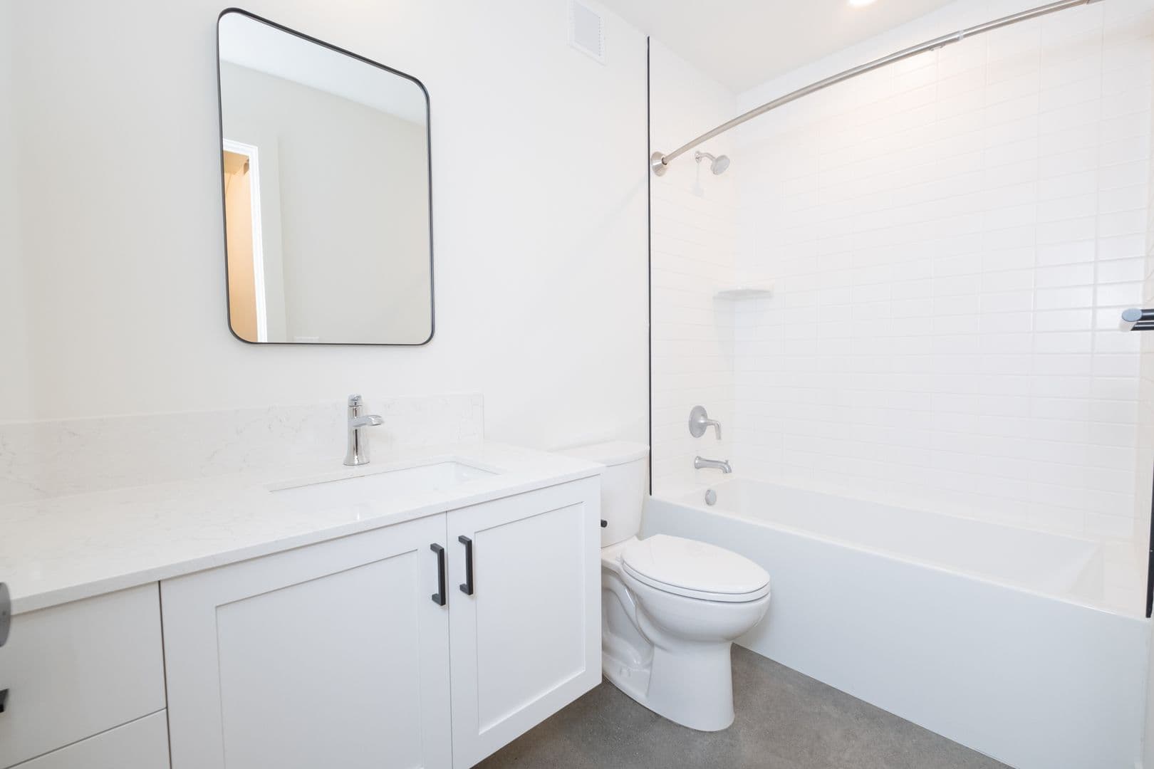 Portland Apartment: 2915A-2989B NW Wilson St.