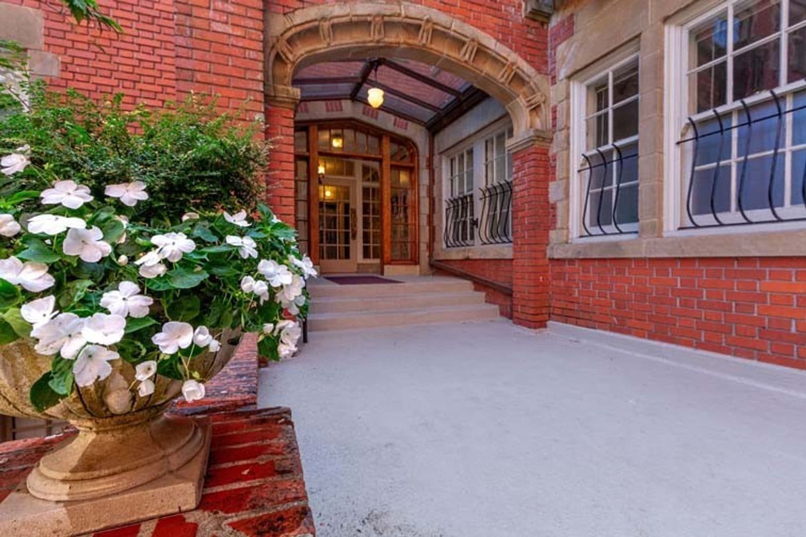 Portland Apartment: 117 NW Trinity Pl