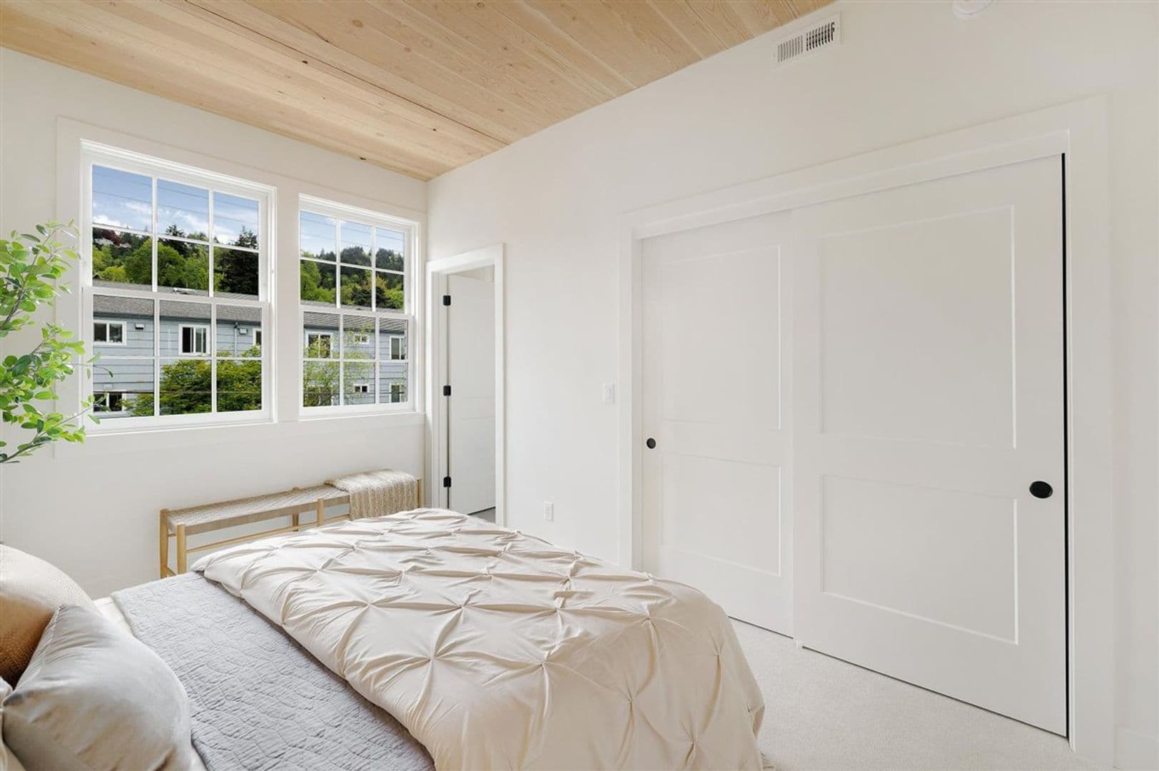 Portland Apartment: 2915A-2989B NW Wilson St.