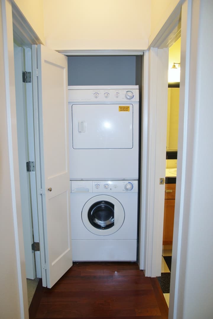 Portland Apartment: 4405 NE Hoyt St