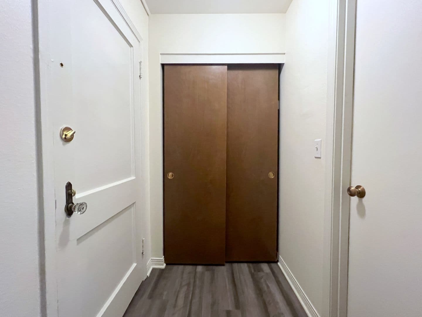 Portland Apartment: 1975 NW Everett St.