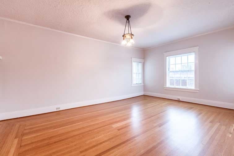 Portland Apartment: 117 NW Trinity Pl