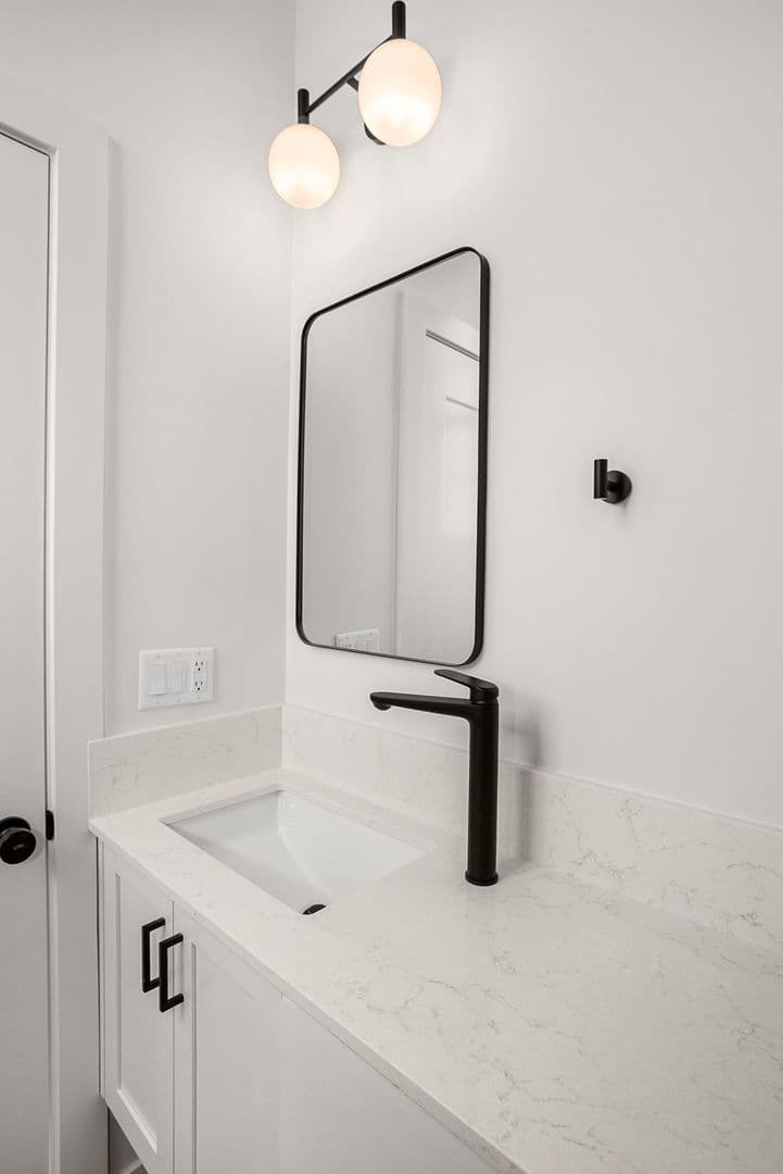 Portland Apartment: 2915A-2989B NW Wilson St.