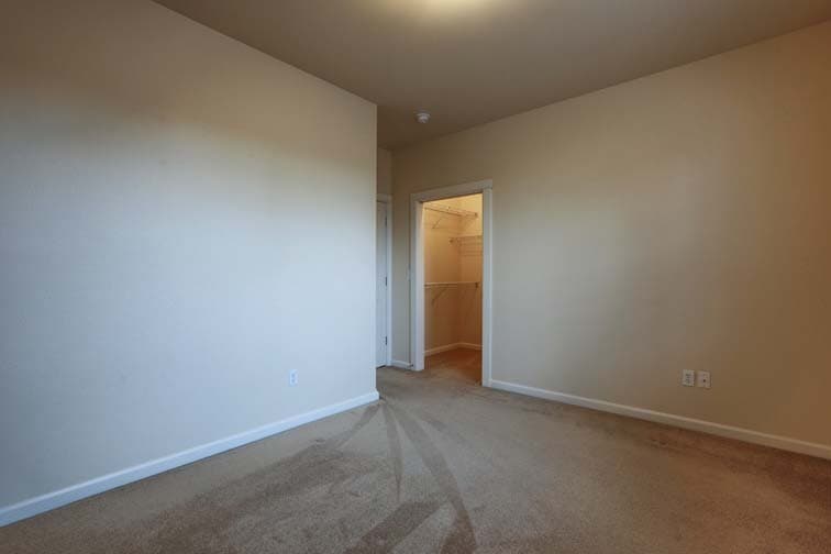 Portland Apartment: 4405 NE Hoyt St