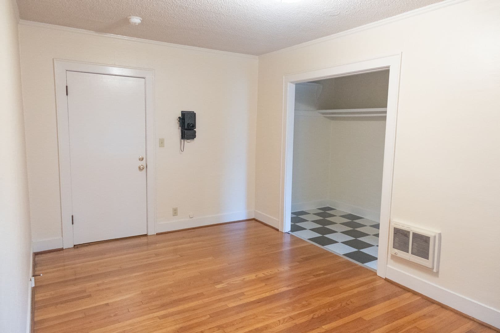 Portland Apartment: 1430 SE 14th Ave